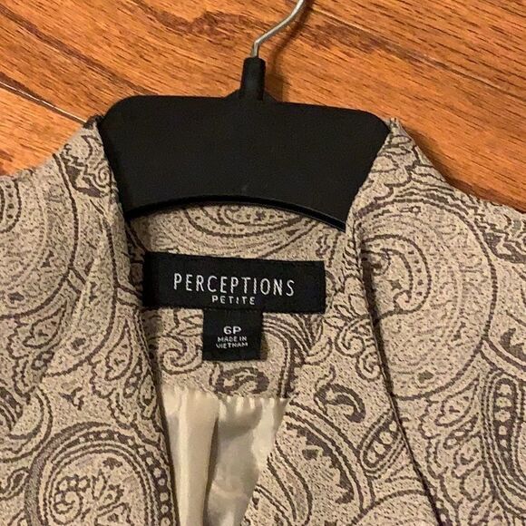 Perceptions size 6p two piece suit - Picture 6 of 9